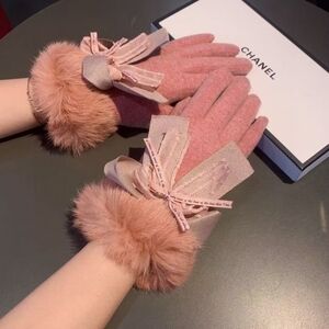 <AUTHENTIC>Chanel Pink Wool Faux Fur Bow Gloves